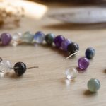 découvrez les raisons courantes pour lesquelles votre bracelet de lithothérapie peut se casser et comment en prendre soin pour le préserver.